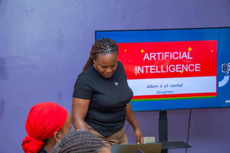 Hedwig Arinaitwe facilitates the session on the use of AI tools in climate storytelling